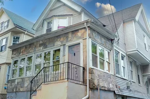 196 S 6th St, Newark, NJ 07103