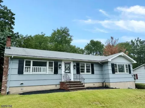 31 Knollwood Rd, Hanover, NJ 07981