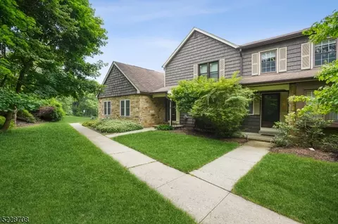 3 Purple Martin Dr, Hackettstown, NJ 07840