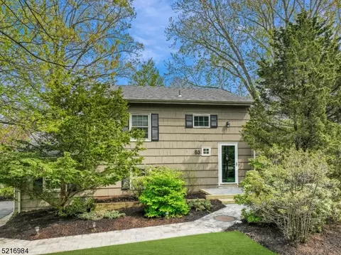 53 Venetian Dr, Jefferson, NJ 07849