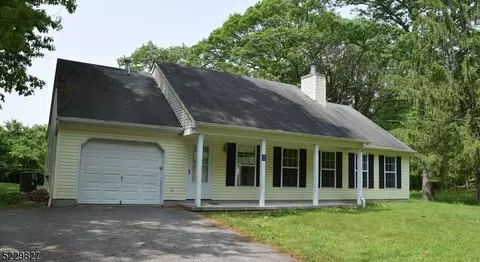 29 Starlite Hill Rd, Knowlton Twp, NJ 07832