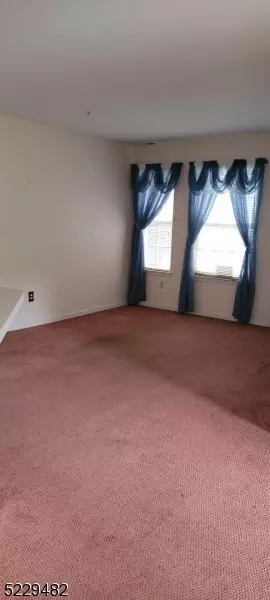 5804 Tudor Dr, Pompton Plains, NJ 07444