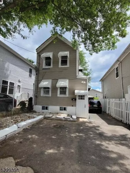 442 S 9th St, Newark, NJ 07103