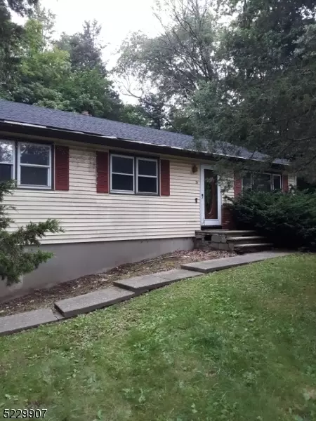 211 Overlook Dr, Sussex, NJ 07461