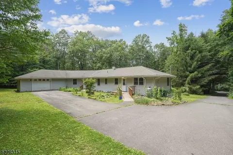 213 Pleasant Grove Rd, Washington Twp, NJ 07853