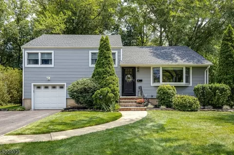 17 S Wickom Dr, Westfield, NJ 07090