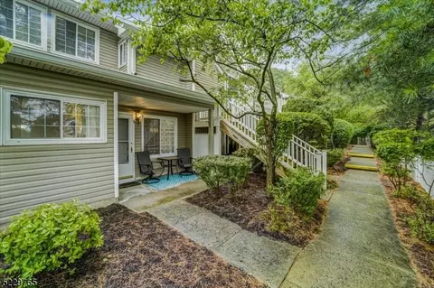 9 Tory Ct, Bedminster, NJ 07921