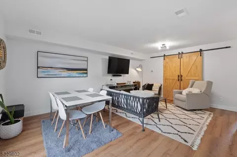 165 Essex Ave #305, Metuchen, NJ 08840