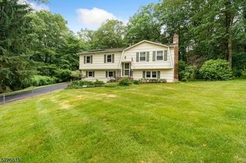 39 Robert St, Mount Olive, NJ 07836