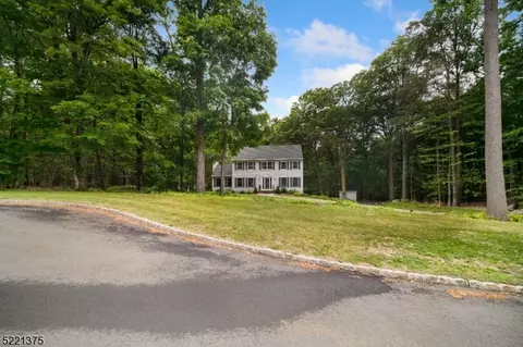 24 Grandview Dr, Newton, NJ 07860