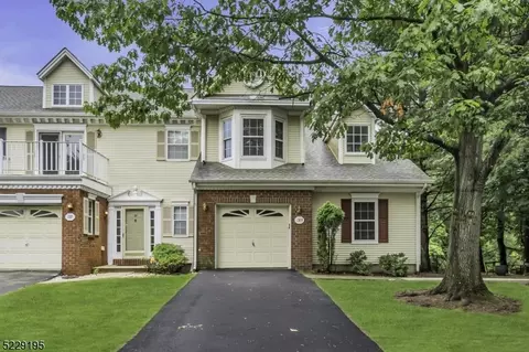 183 Sapphire Ln, Franklin Twp, NJ 08823