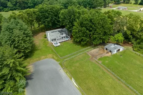 30 Hogback Rd, Franklin Twp, NJ 08867
