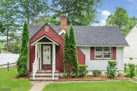 32 Roosevelt Ave, Parsippany-troy Hills Twp, NJ 07034