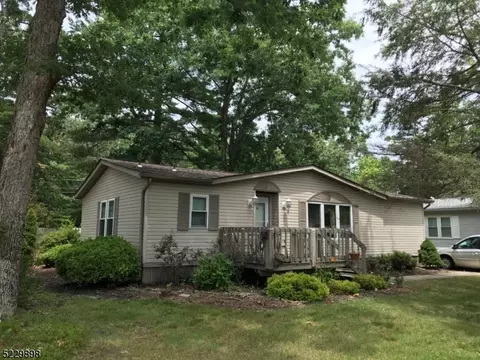 9 Cardinal Dr, Egg Harbor City, NJ 08215