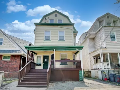253 N 11th St, Newark, NJ 07107