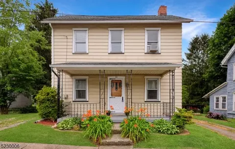 33 West St, Bloomsbury, NJ 08804