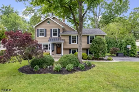 73 Dogwood Ln, New Providence, NJ 07974