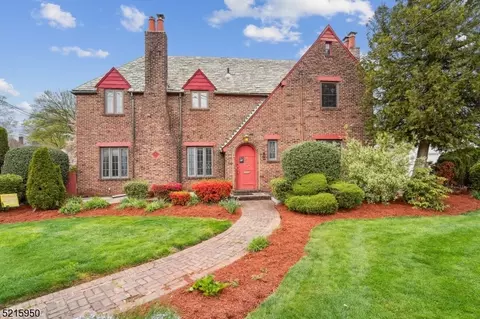 300 Monmouth Rd, Elizabeth, NJ 07208