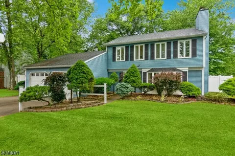 3 Lavender Dr, Edison, NJ 08820