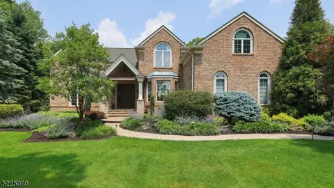 7 Pinewood Ln, Warren, NJ 07059