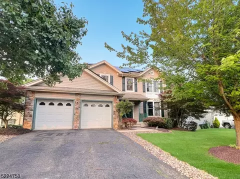64 Buckley Hill Dr, Phillipsburg, NJ 08865