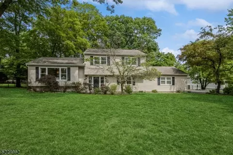 30 Knollwood Dr, Livingston, NJ 07039
