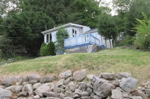 24 W Shore Trl, Hardyston, NJ 07460