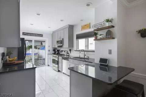 149 E Clay Ave, Roselle Park, NJ 07204