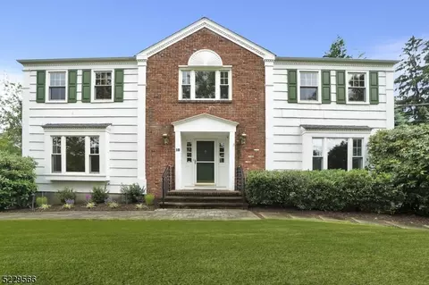 18 Black Watch Trl, Morristown, NJ 07960