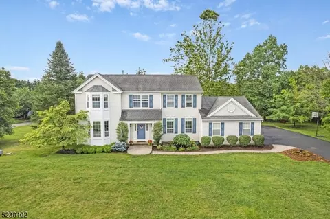 17 Midvale Dr, Union Twp, NJ 08867