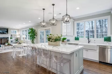 35 Gates Ave, Chatham Twp, NJ 07928