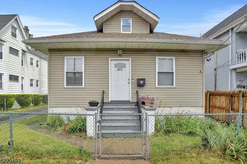 305 E 18th St, Paterson, NJ 07524