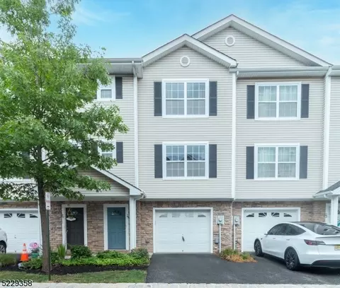 25 Keenan St, Somerset, NJ 08873