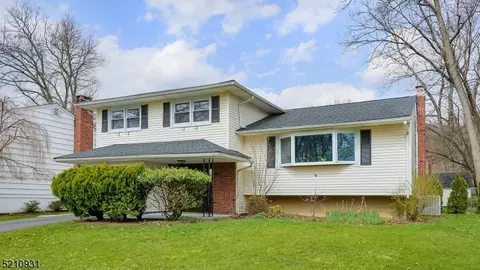 27 Canterbury Dr, Scotch Plains, NJ 07076