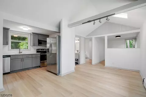 106 Breakneck Rd, Vernon Twp, NJ 07422