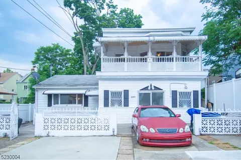 554 E 26th St, Paterson, NJ 07514