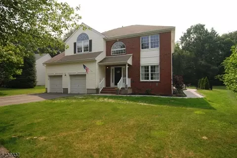 15 Cooper Dr, Roxbury Twp, NJ 07852