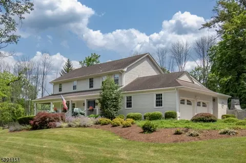 21 Brockden Dr, Mendham Twp, NJ 07945