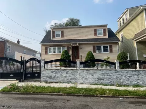 405 9th Ave, Paterson, NJ 07514