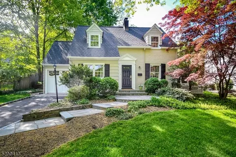 50 Parkview Ter, Summit, NJ 07901