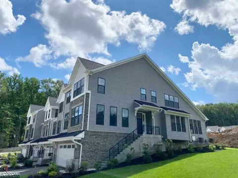 19 Swenson St #103, Denville, NJ 07834