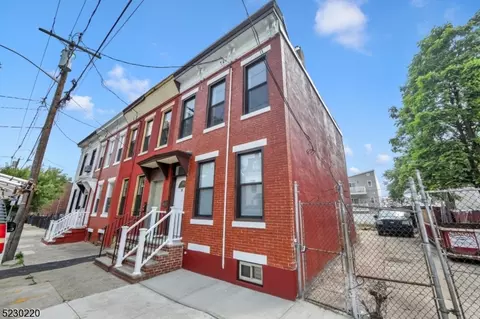 37 Emmet St, Newark, NJ 07114