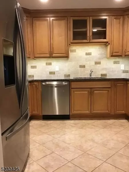 147 Sapphire Ln #147, Franklin Park, NJ 08823