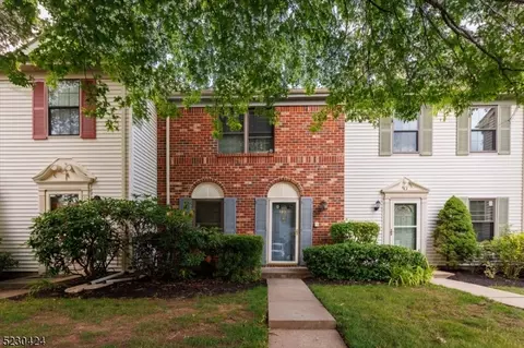 133 Pear Tree Ln, Franklin Park, NJ 08823