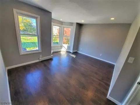 225 N 6th St #2, Newark, NJ 07107
