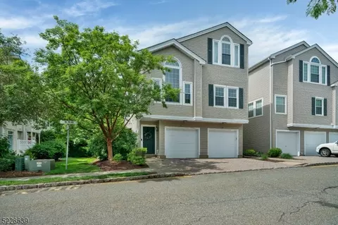 20 Witherspoon Ct, Morristown, NJ 07960