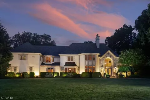 6 Lexington Dr, Warren, NJ 07059