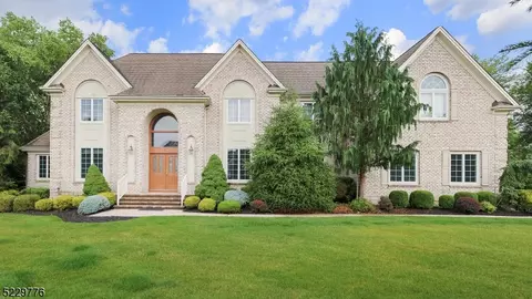 2 Evergreen Ct, Warren, NJ 07059