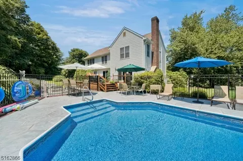 20 Skyline Dr, Sparta, NJ 07871