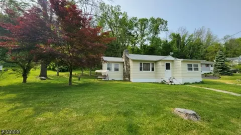 37 Zinnia Dr, Vernon Twp, NJ 07418